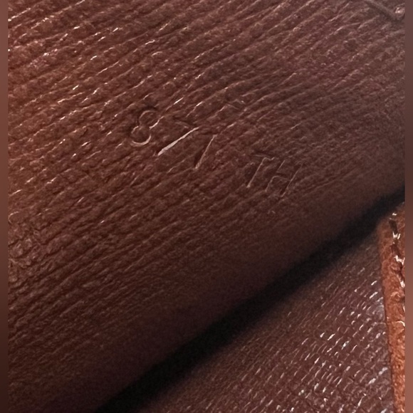 Authentic Louis Vuitton Monogram Dame Clutch GM - Picture 6 of 17